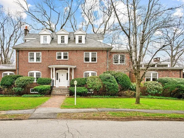 24 Radcliff Rd, Waban, MA 02468