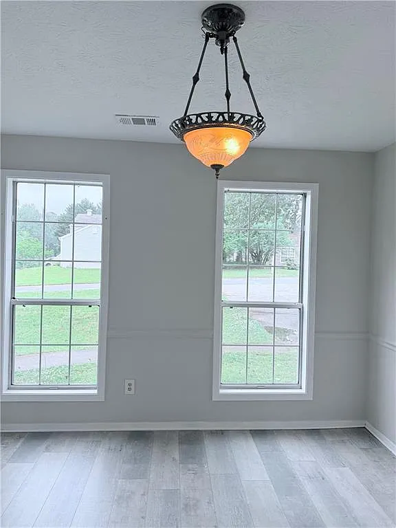 5 bed, 3.0 bath, 1632 sqft, $2,450 — Photo 2