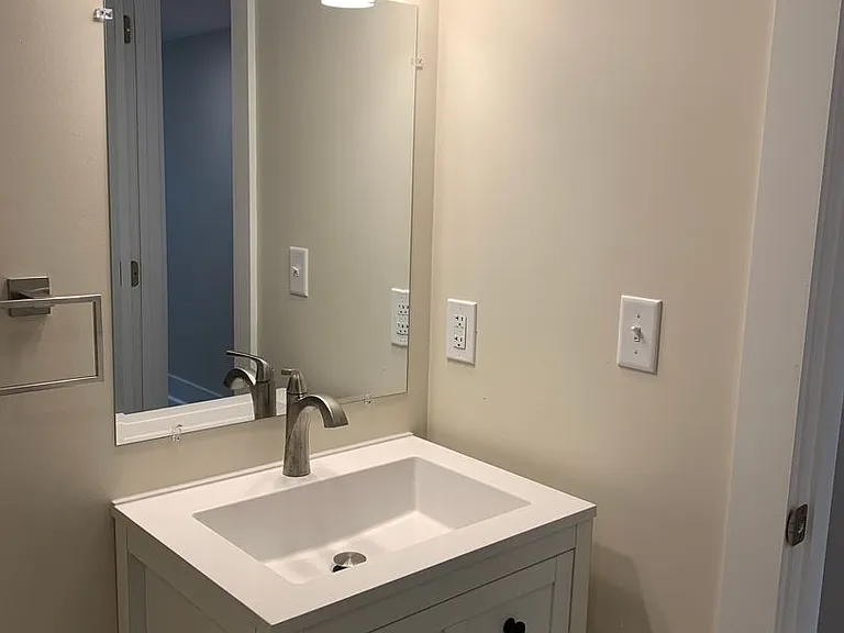 824 E High St — Photo 12