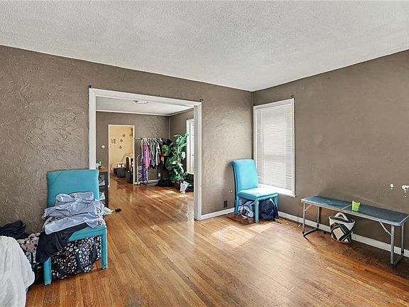 4th image of 3915 Norledge Ave
