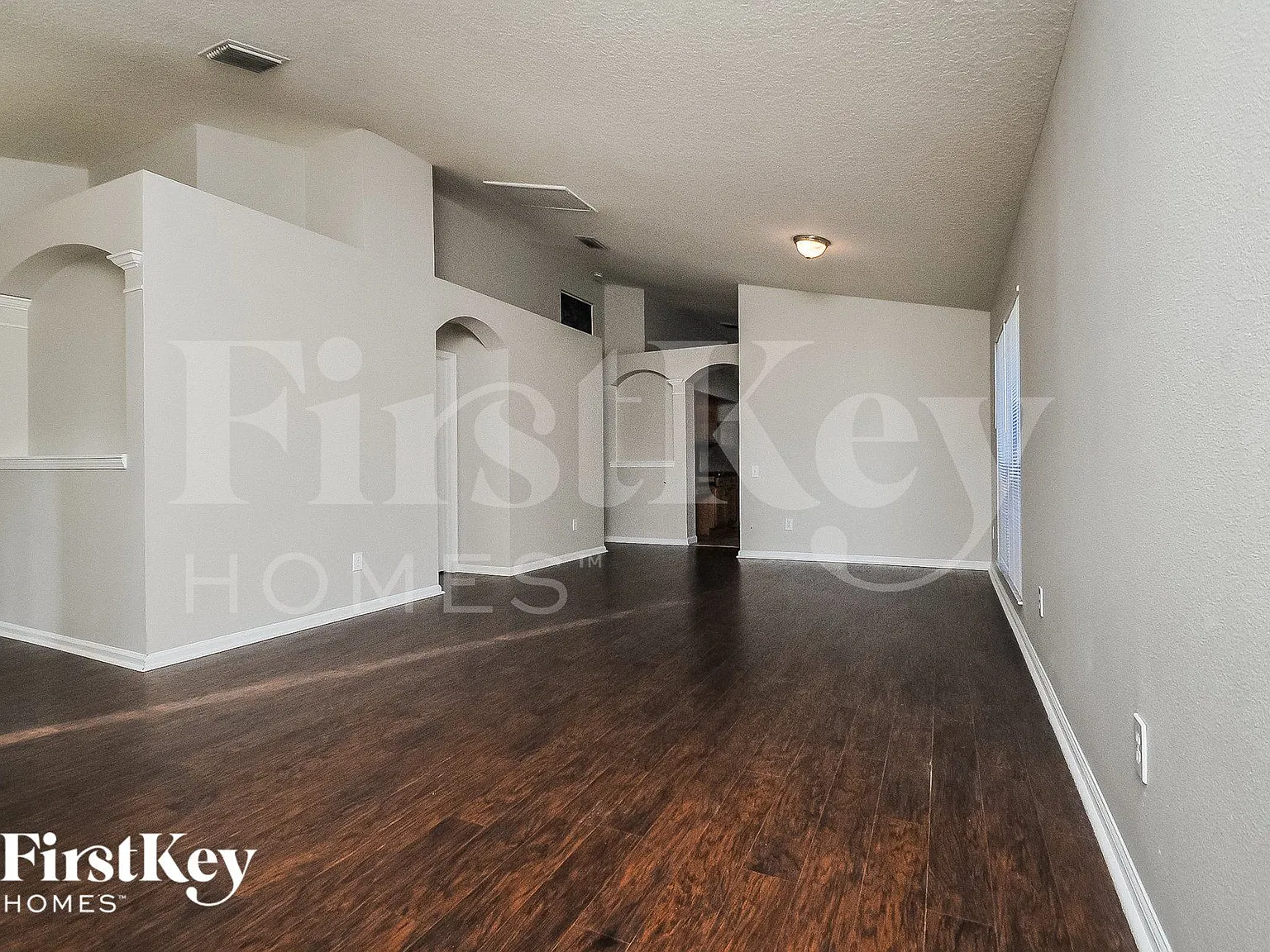 4 bed, 2.0 bath, 1936 sqft, $2,450 — Photo 3