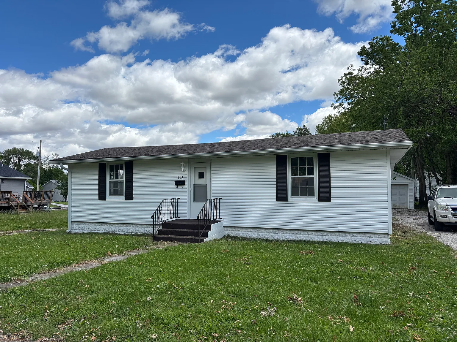 2 bed, 900 sqft, $1,100 — Photo 1