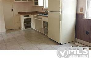 3rd image of 22935 Glenbrook St