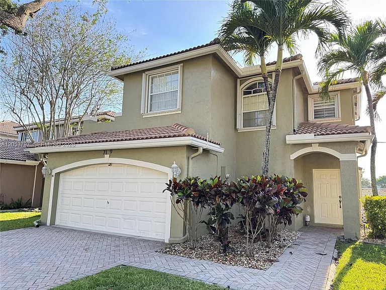 7129 Crescent Creek Way — Photo 1