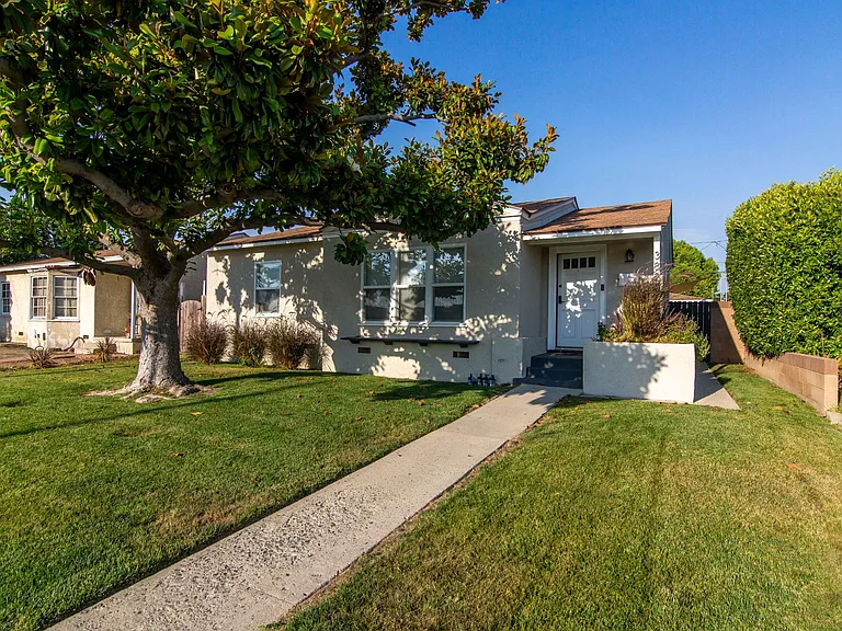 3820 Clark Ave — Photo 2