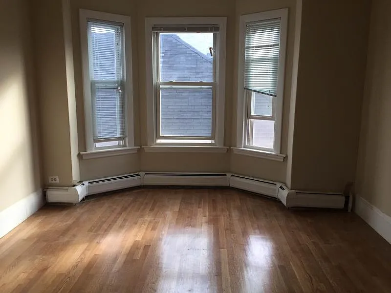 4 bed, $850 — Photo 2