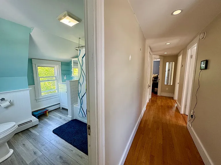275 Middle Rd — Photo 14