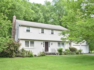 3 Cliffmount Dr, Bloomfield, CT 06002
