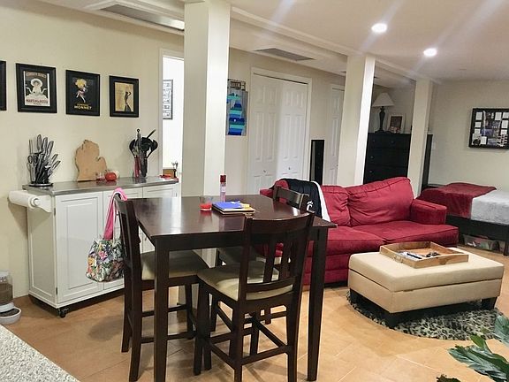 2nd image of 2421 Crescent St #1F