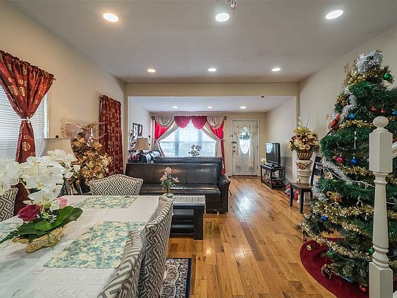 4th image of 10318 109th St