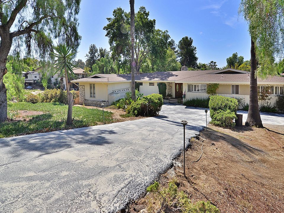 1st image of 4368 Vista Dr