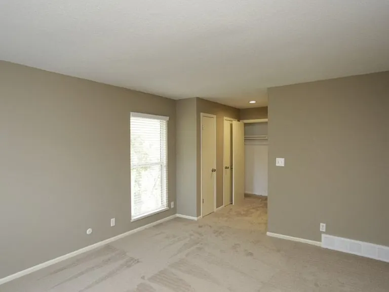 Kendallwood Apartments — Photo 16