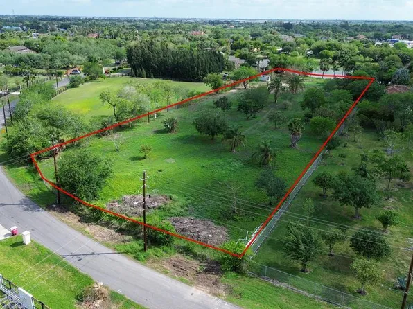 515 Acacia Lake Dr, Brownsville, TX 78521