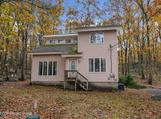 109 Bluestone Dr, Hawley, PA 18428