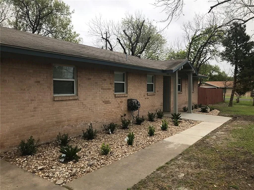 3 bed, 2.0 bath, 1313 sqft, $2,150 — Photo 2