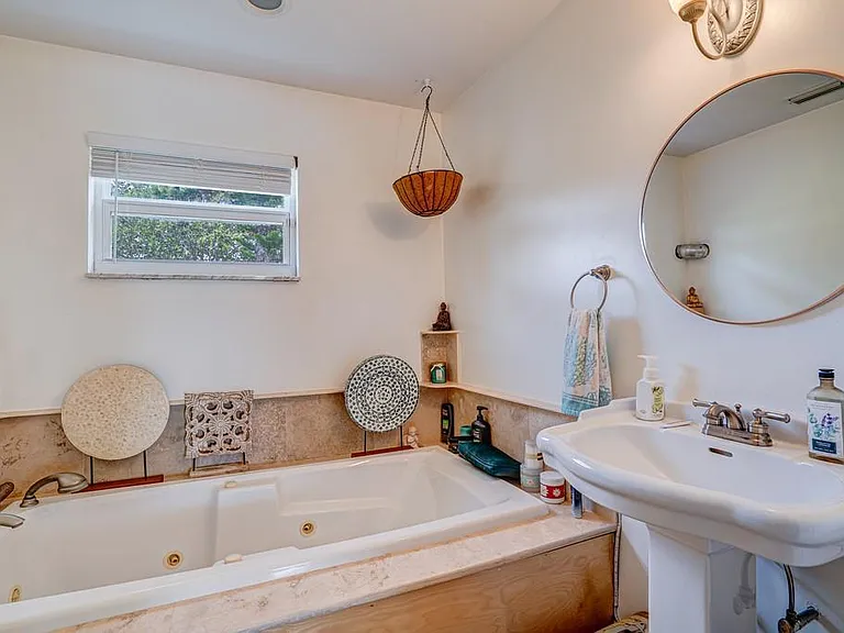 1265 NE Oceanview Cir — Photo 13