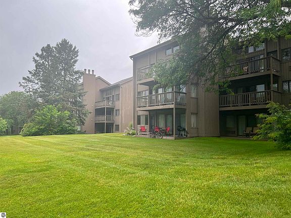 5th image of 5524 Golfview Ct