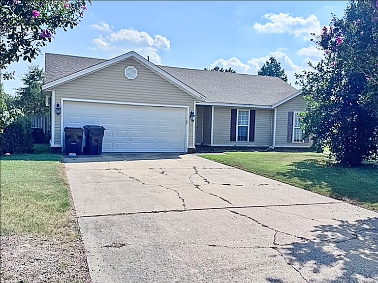 2312 Manchester Dr — Photo 2