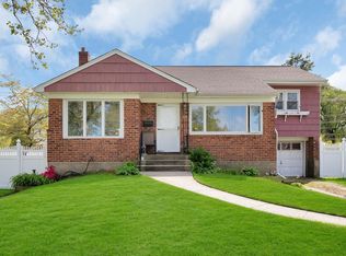 51 Aintree Rd, Westbury, NY 11590