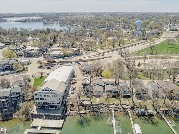 2nd image of 164 Park Pl