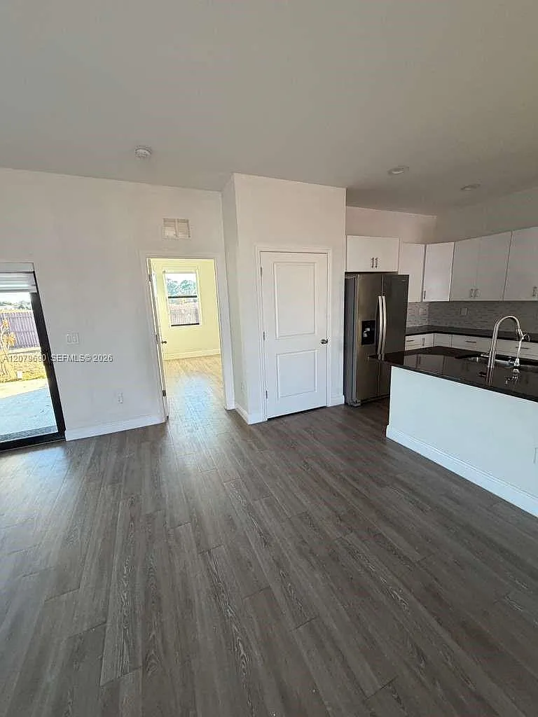 3 bed, 2.5 bath, 1731 sqft, $2,200 — Photo 4