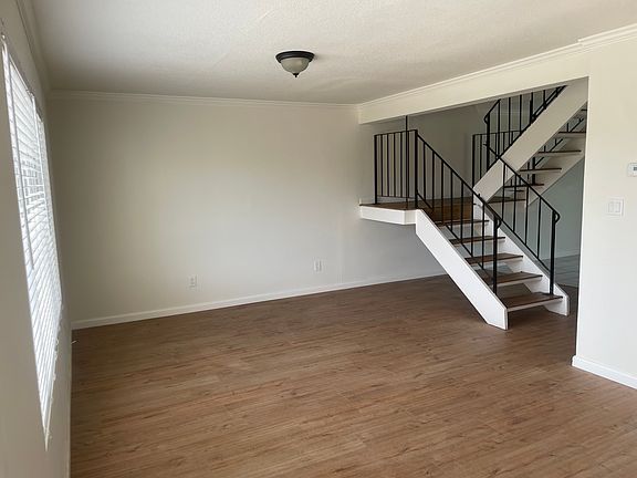 2nd image of 4066 Weymouth Ln