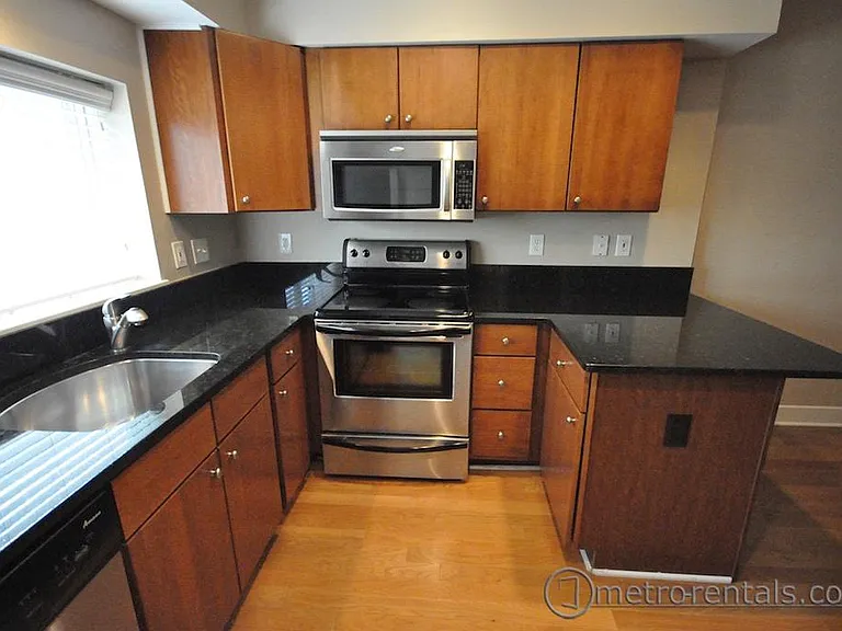 1112 Perry St #C — Photo 3