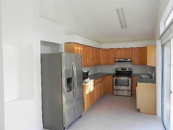3rd image of 2565 Davenport Cir #2565