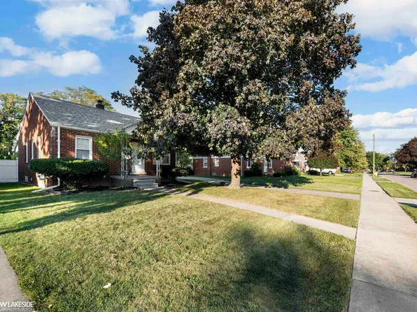 8105 McKinley St, Center Line, MI 48015