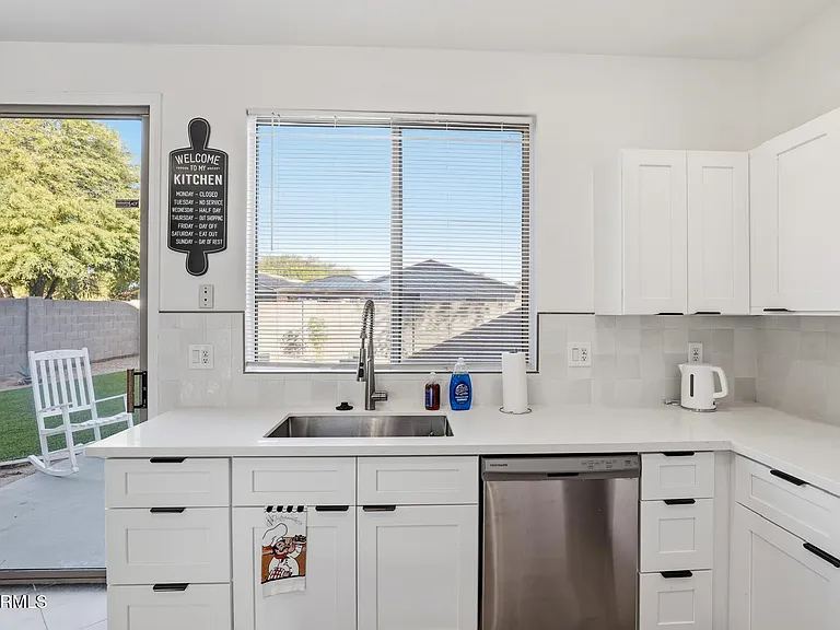 220 W Beechnut Pl — Photo 14
