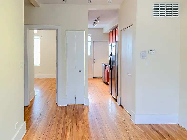 3453 1/2 N Wolcott Ave #3 — Photo 11