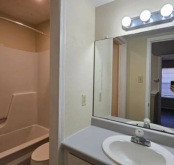 536 Chelwood Park Blvd NE #1-7 — Photo 3