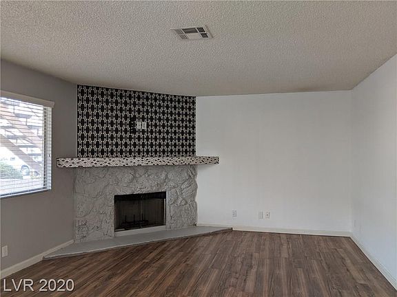 5th image of 920 Rockview Dr Unit 102
