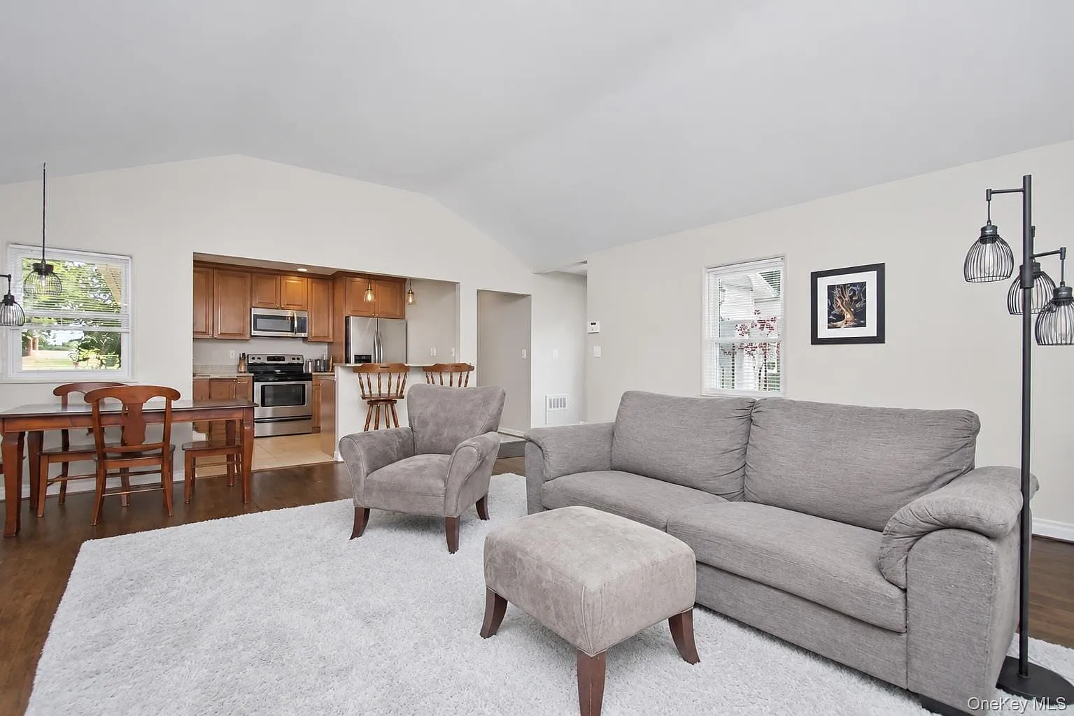 4 bed, 1.0 bath, 1132 sqft, $4,500 — Photo 3