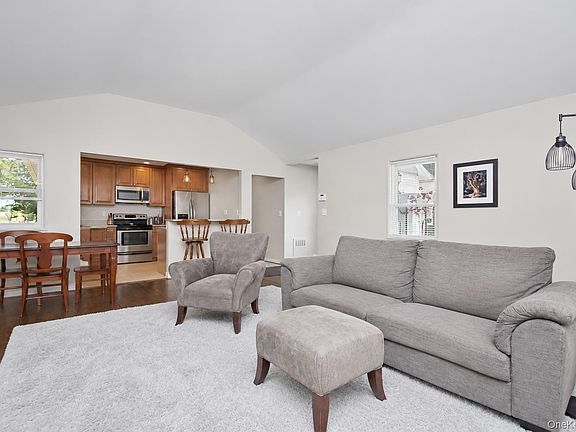 3rd image of 7 Tudor Pl