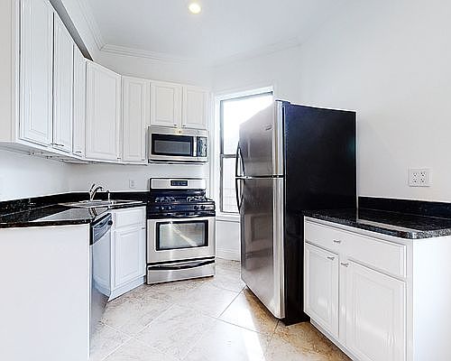 2nd image of 126 W 139th St #4FL2