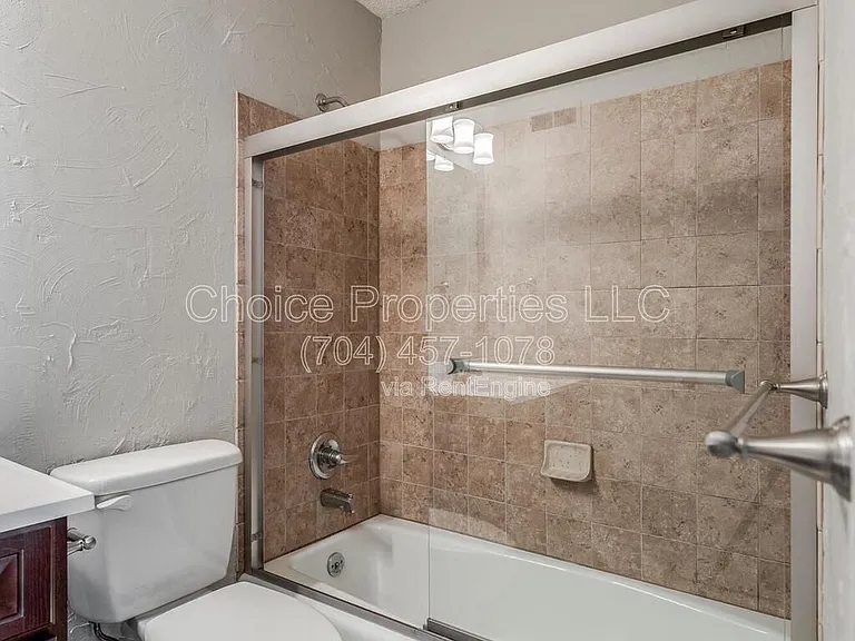 406 W 9th St #301 — Photo 11