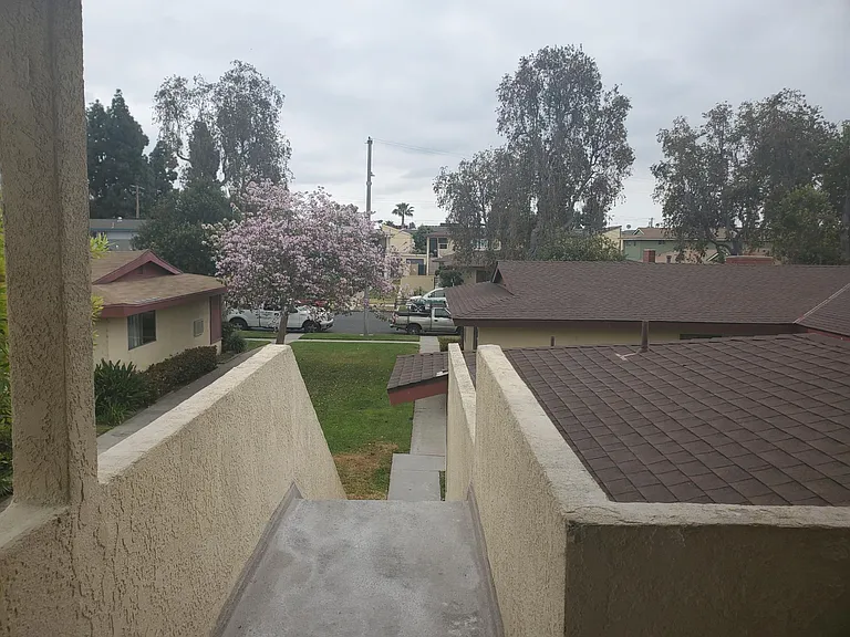 3213 W Cabot Dr #4 — Photo 2