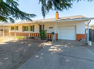 1204 Maple Dr, Oakdale, CA 95361