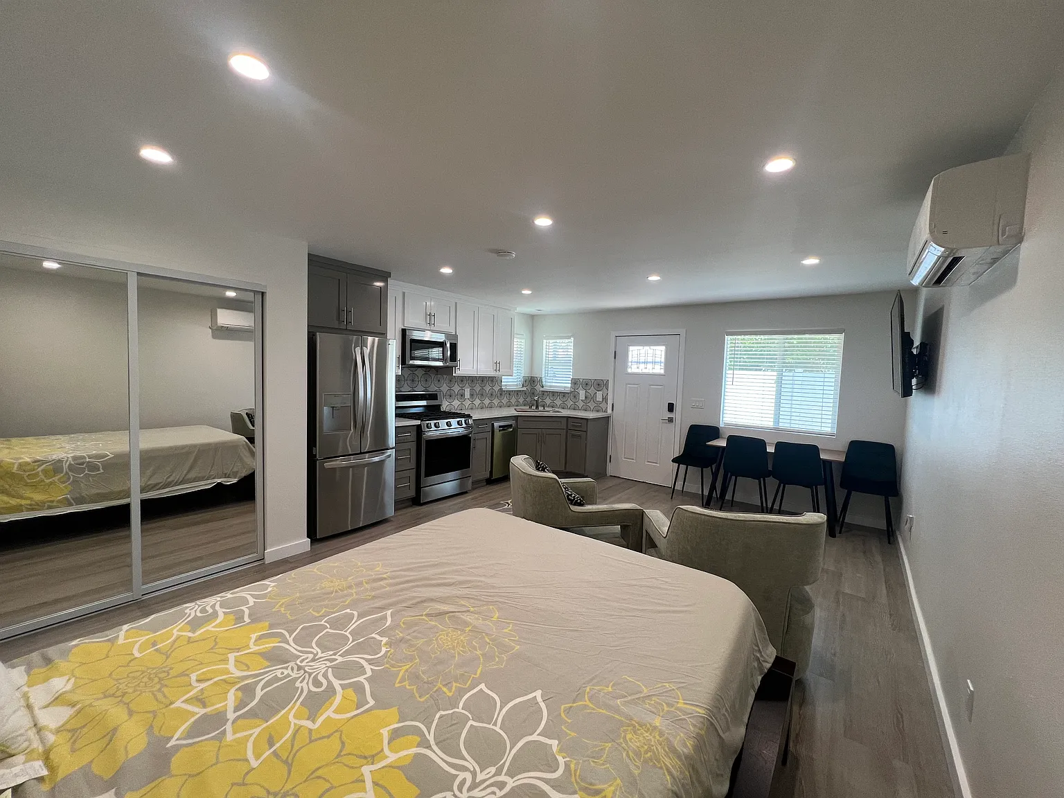 Studio, 350 sqft, $2,395 — Photo 4