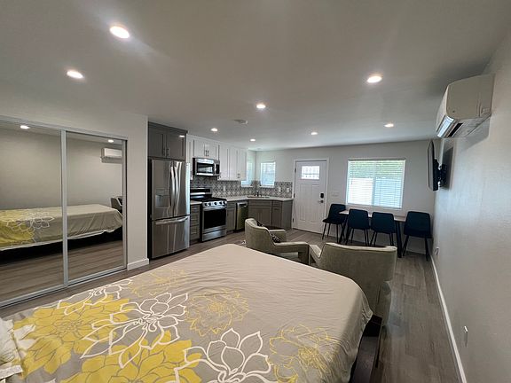 4th image of 410 Ivywood Dr #1/2
