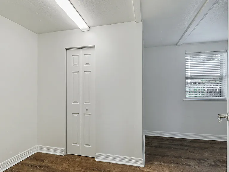 6950 Hillcrest Ave — Photo 27