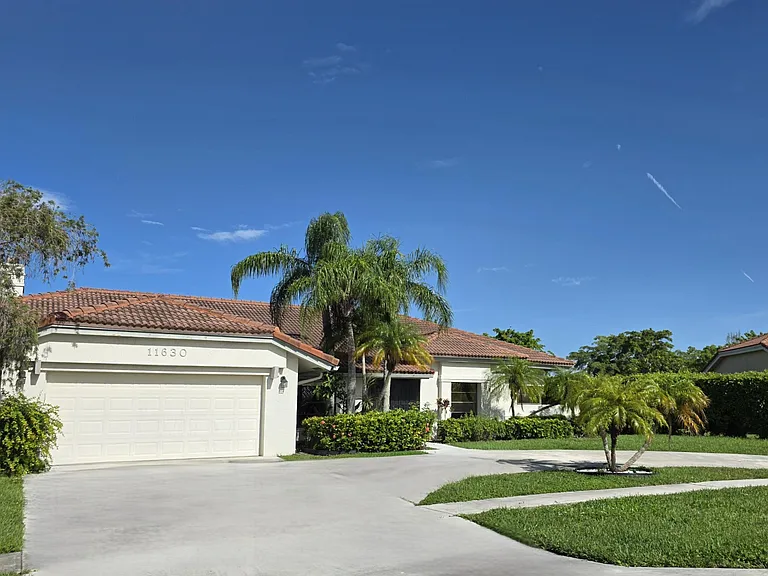 11630 Island Lakes Ln — Photo 32
