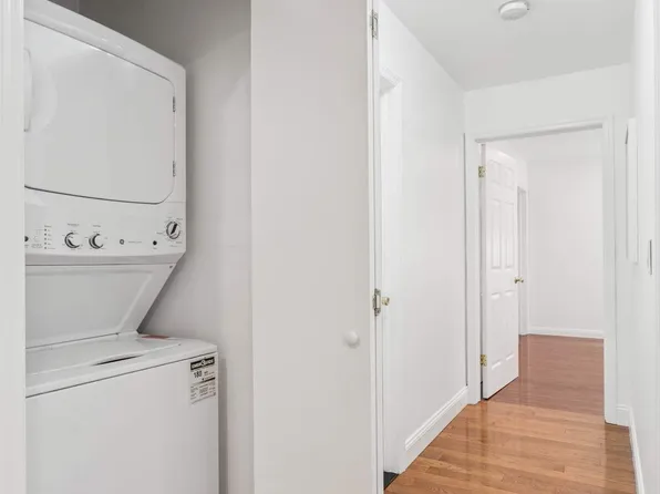 27-16 41st Avenue image 11 of 13