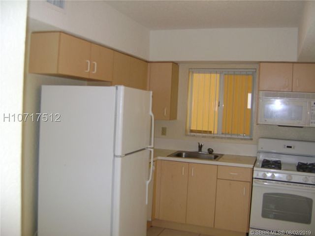 2nd image of 167-2080 North