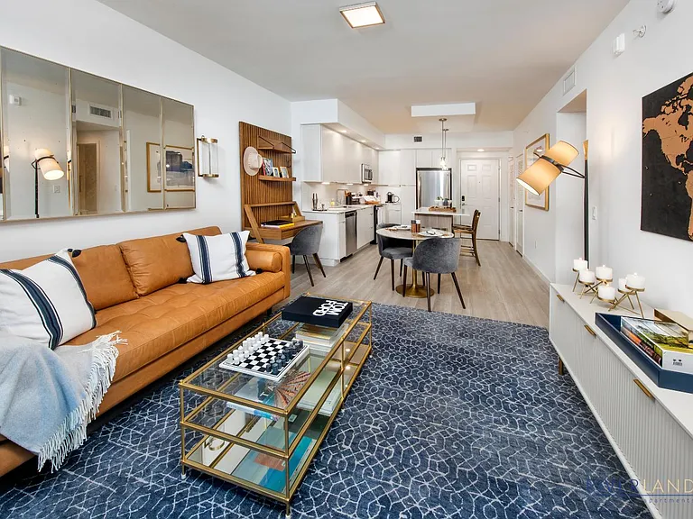 Riverland Apartments — Photo 15