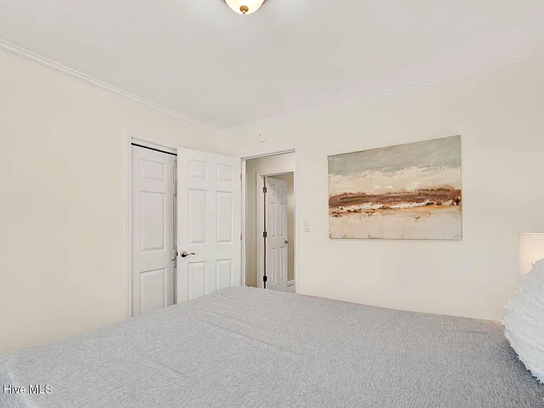 1950 Ocean View Dr SW — Photo 44