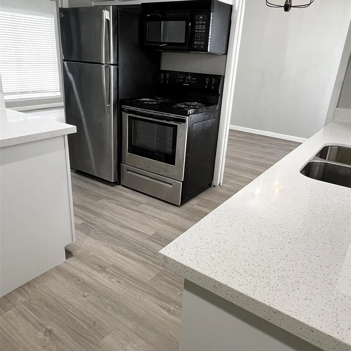 2 bed, 1.5 bath, 1134 sqft, $1,250 — Photo 2