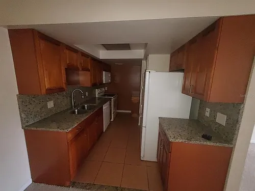 5333 Vineland Rd #101 Photo 1