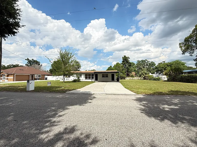 2403 Gresham Dr — Photo 2